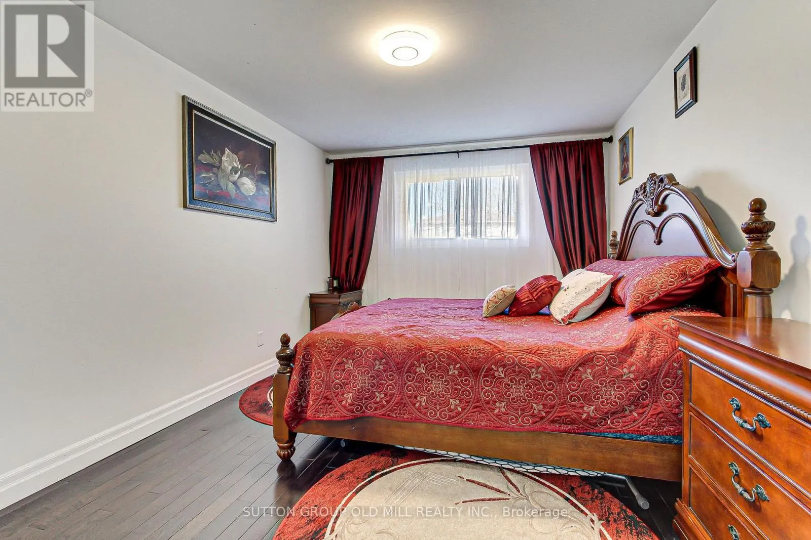 1261 CONSORT CRESCENT