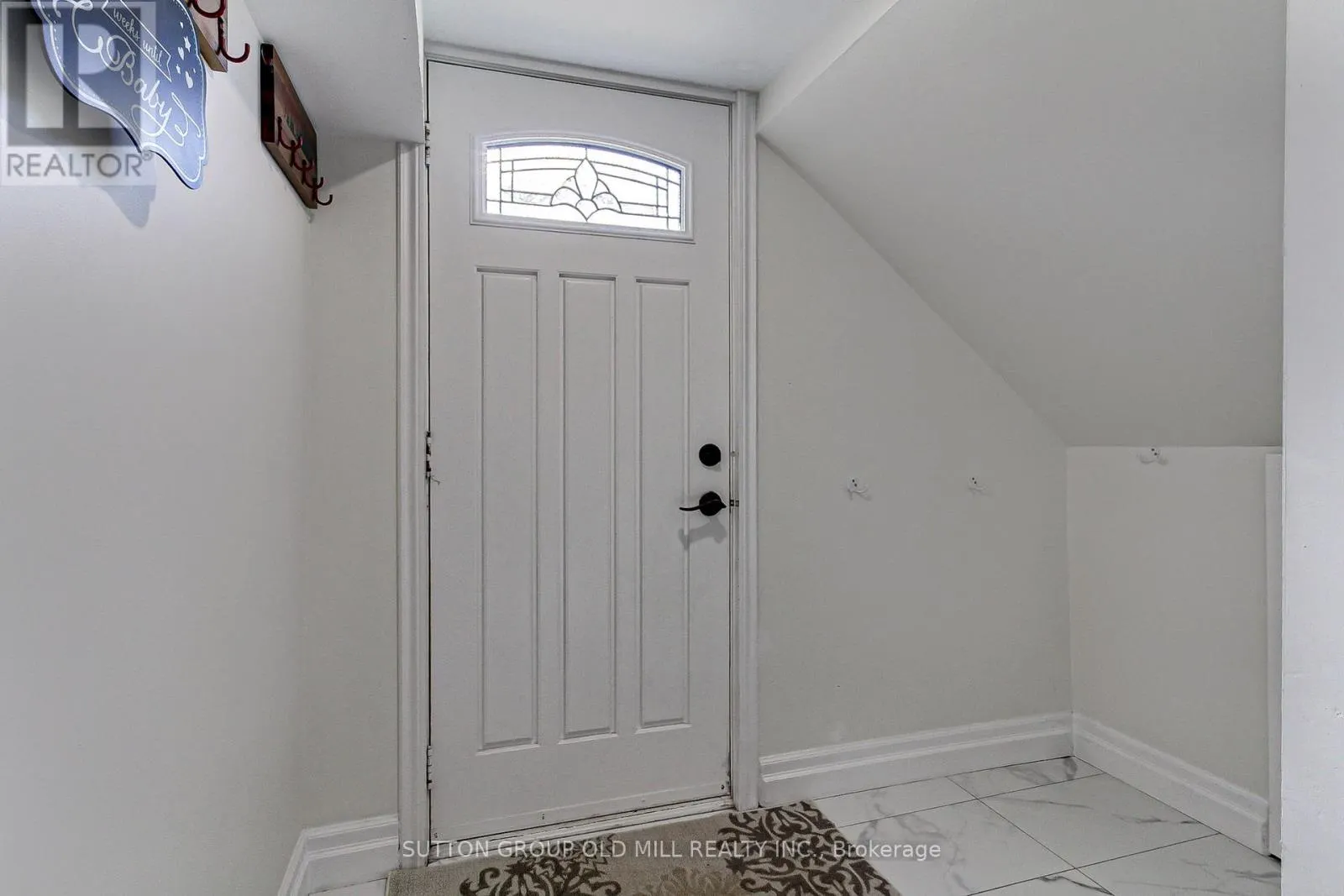 1261 CONSORT CRESCENT