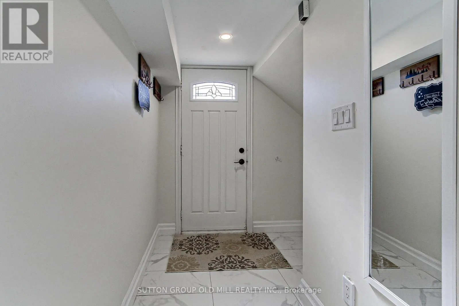 1261 CONSORT CRESCENT