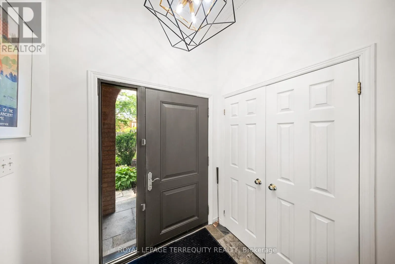 1066 CHATEAU COURT