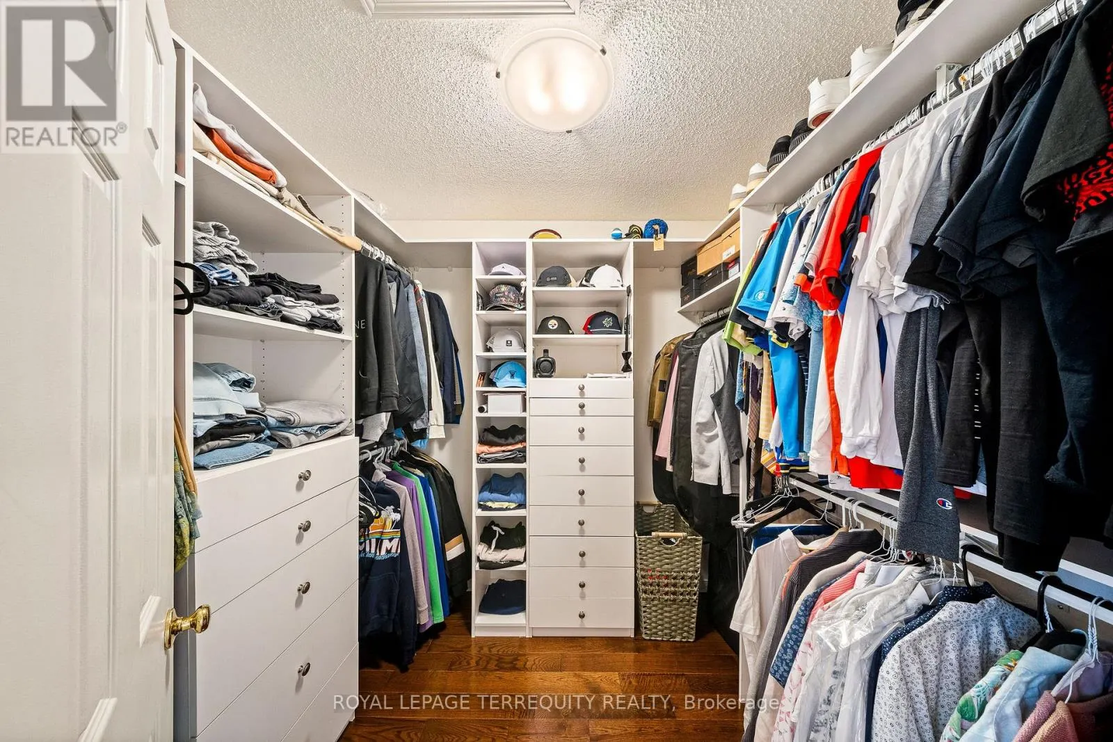1066 CHATEAU COURT