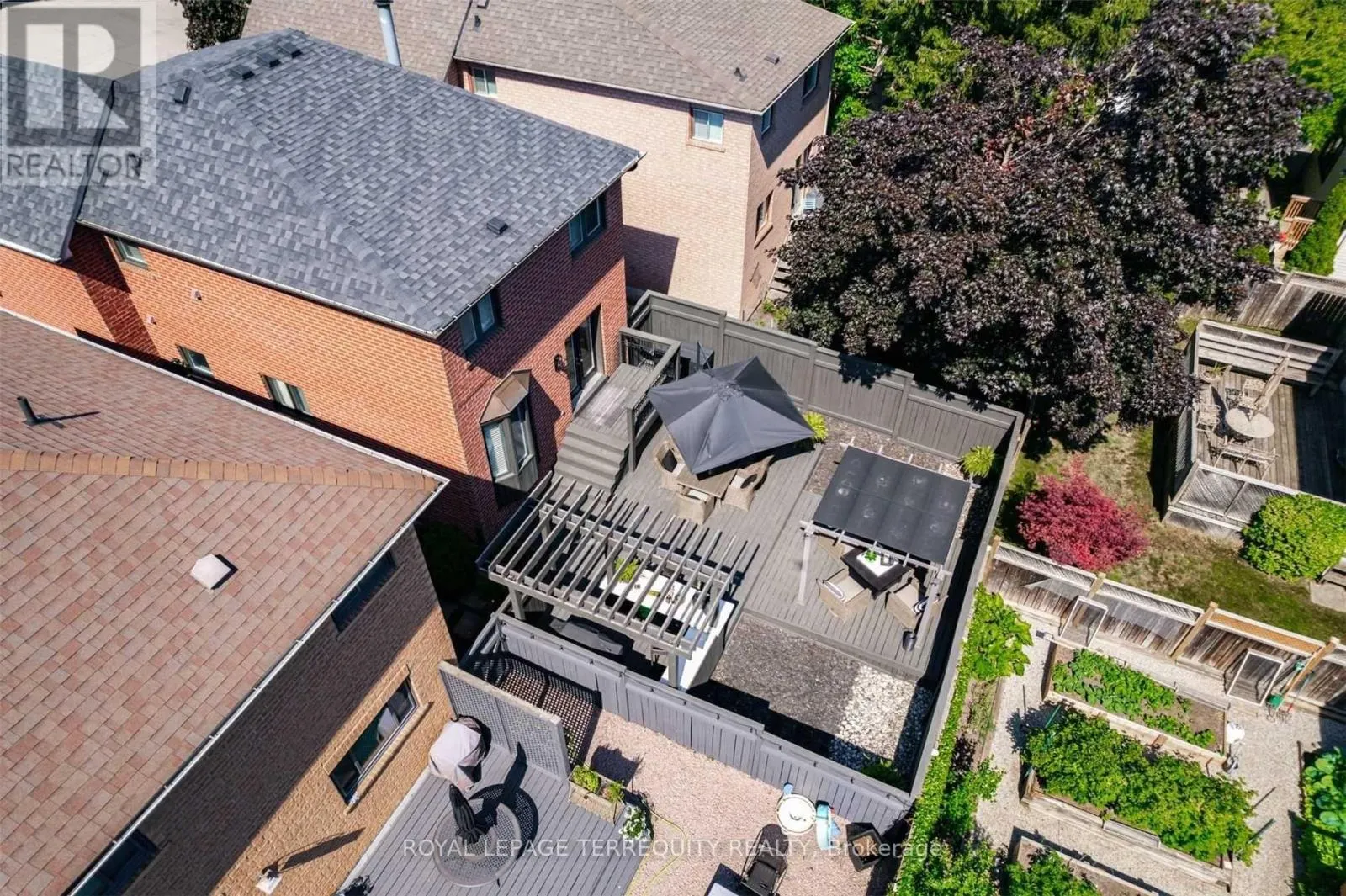 1066 CHATEAU COURT