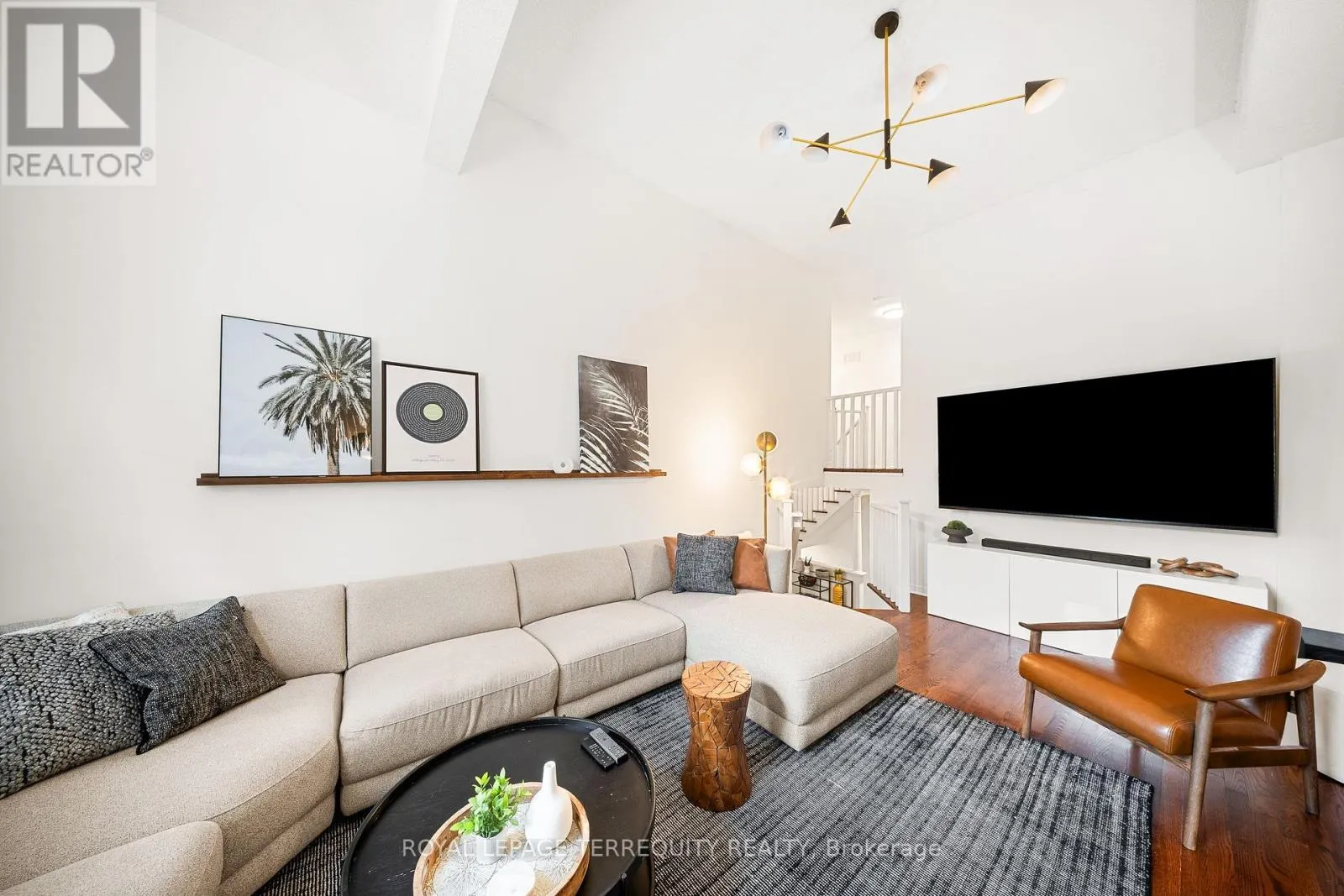 1066 CHATEAU COURT