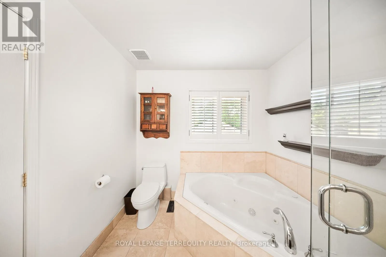 1066 CHATEAU COURT