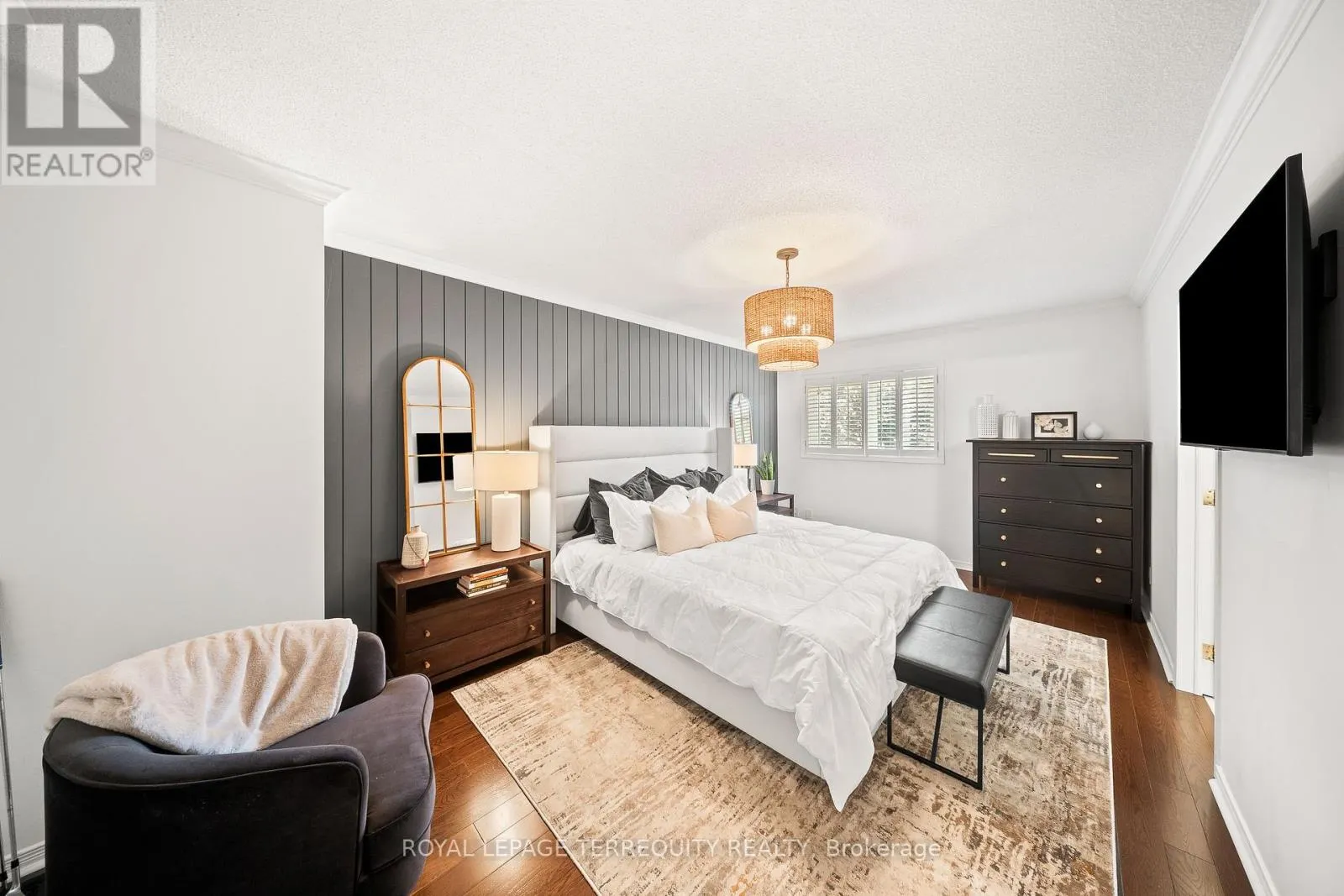 1066 CHATEAU COURT
