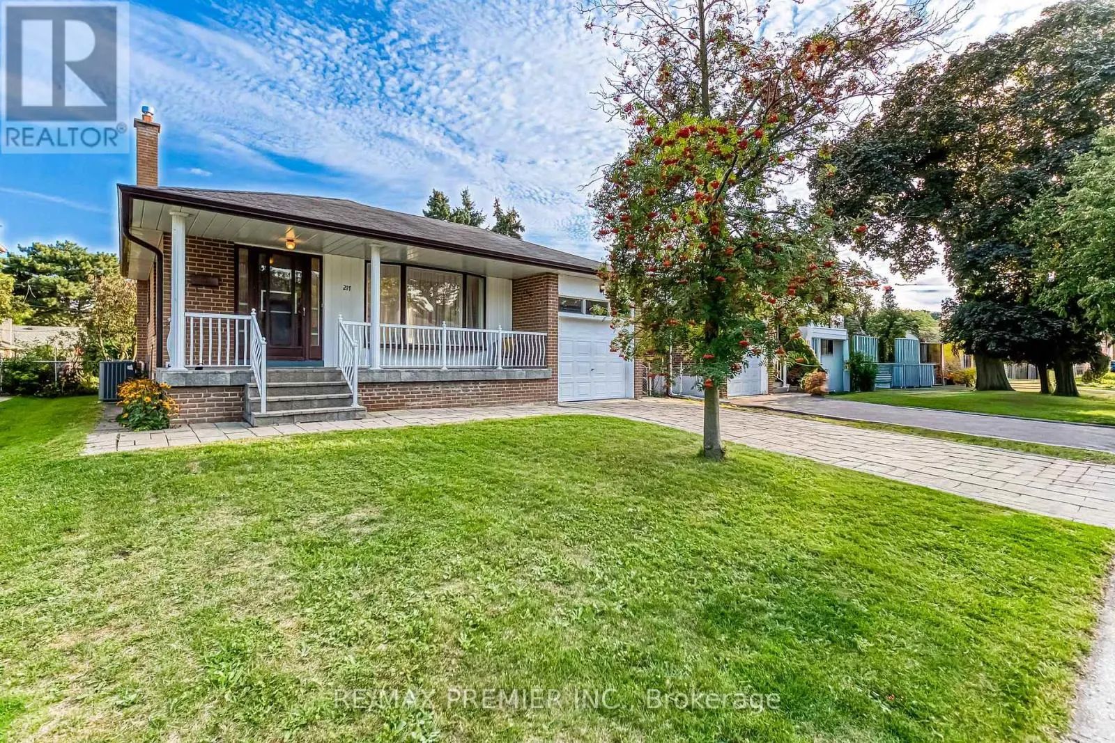 217 LA ROSE AVENUE
