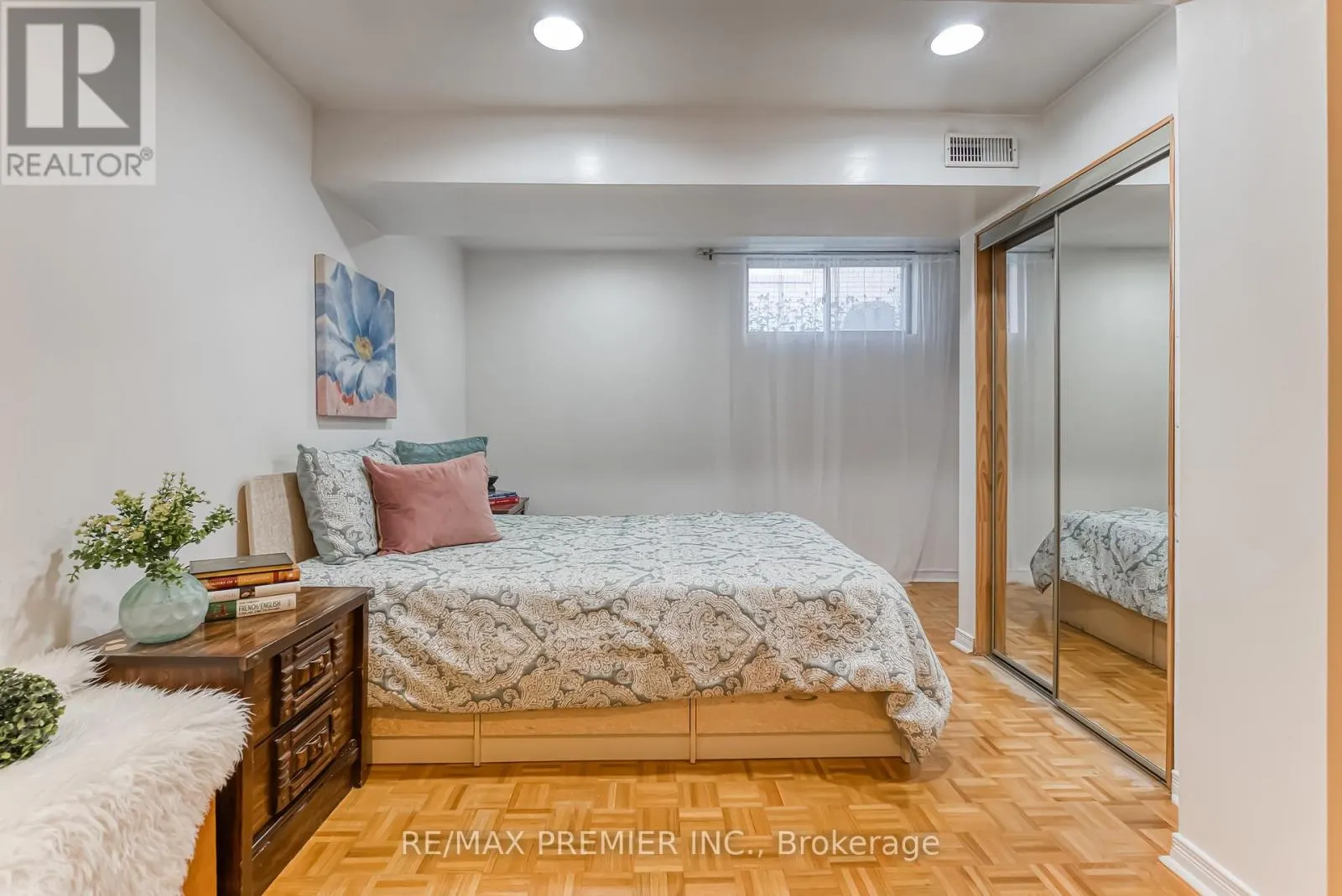 217 LA ROSE AVENUE