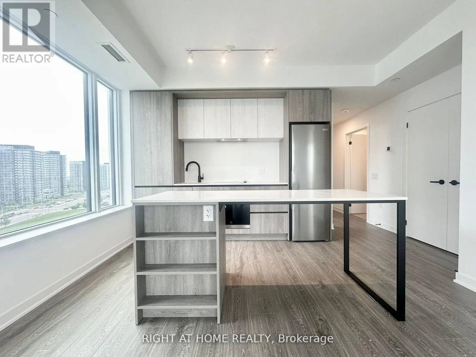 2495 EGLINTON AVENUE W