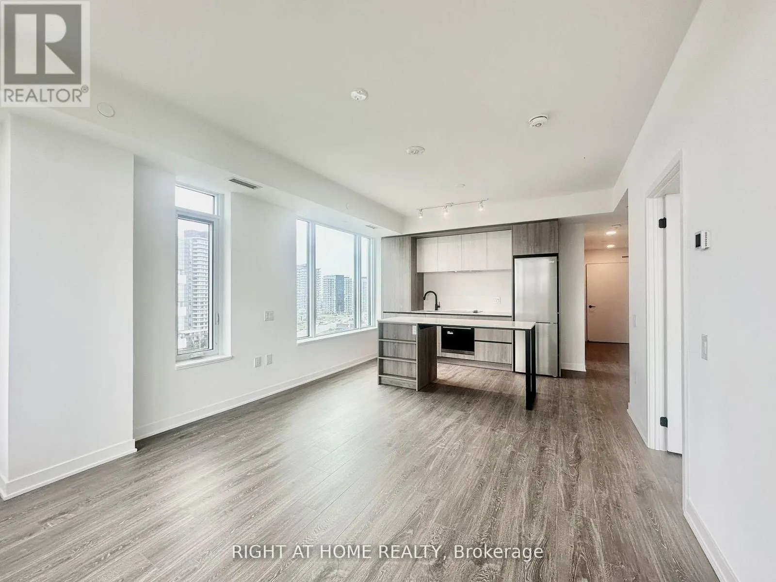 2495 EGLINTON AVENUE W