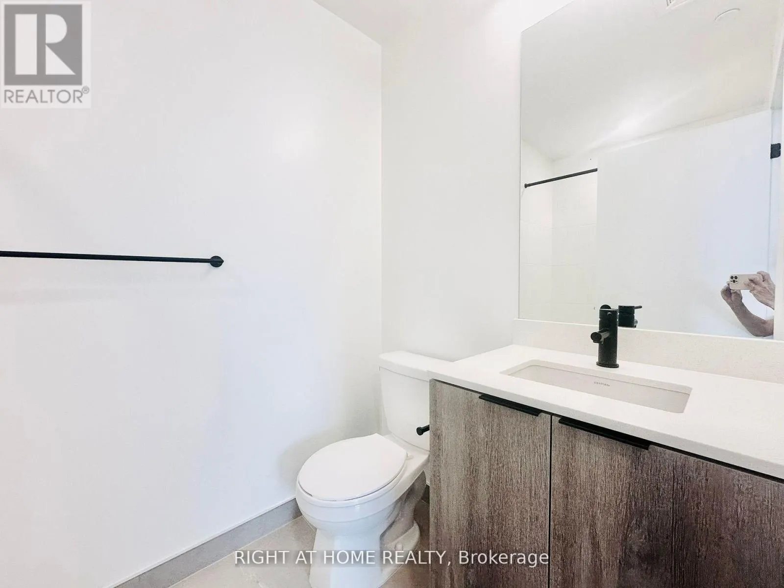 2495 EGLINTON AVENUE W