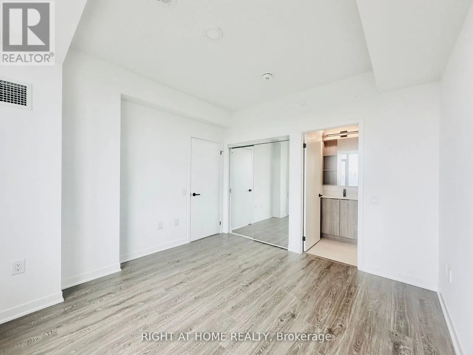 2495 EGLINTON AVENUE W