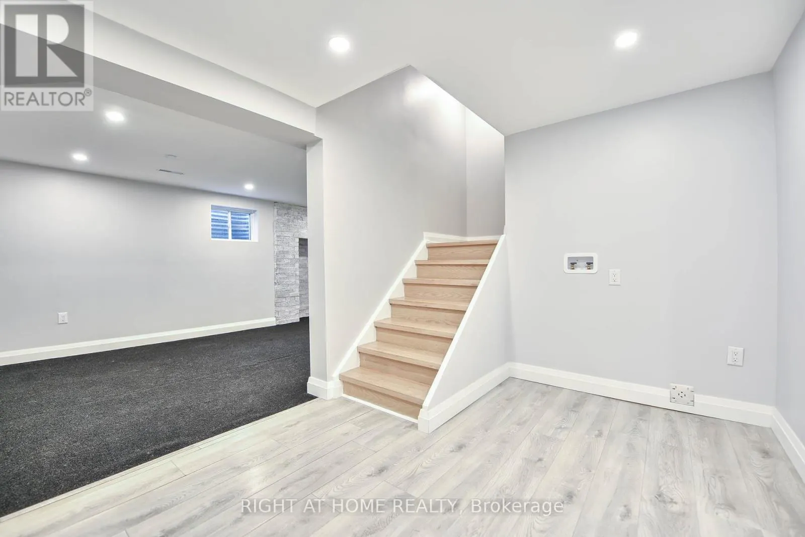 1517 QUEENSBURY CRESCENT