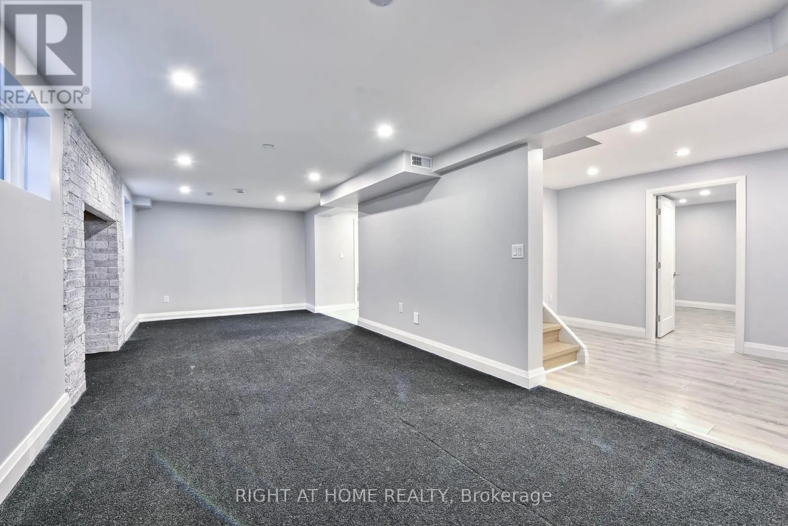 1517 QUEENSBURY CRESCENT