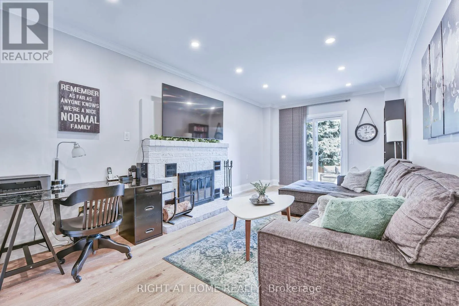 1517 QUEENSBURY CRESCENT