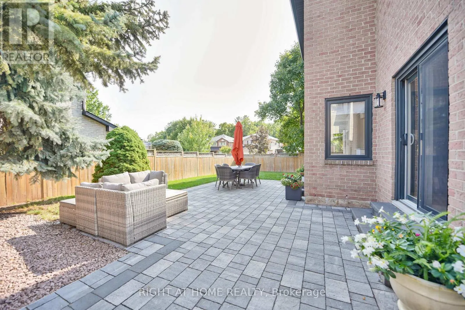 1517 QUEENSBURY CRESCENT