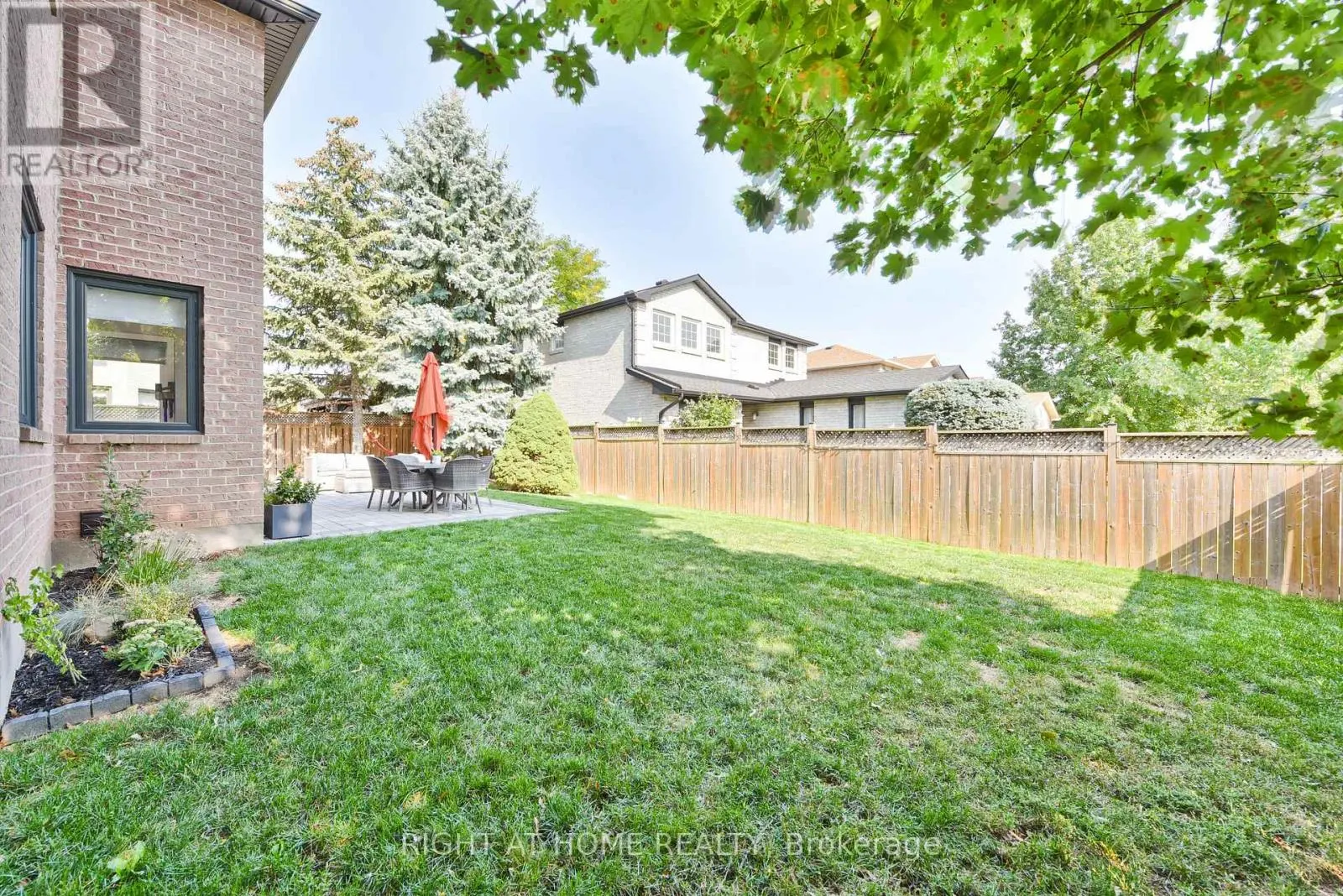 1517 QUEENSBURY CRESCENT