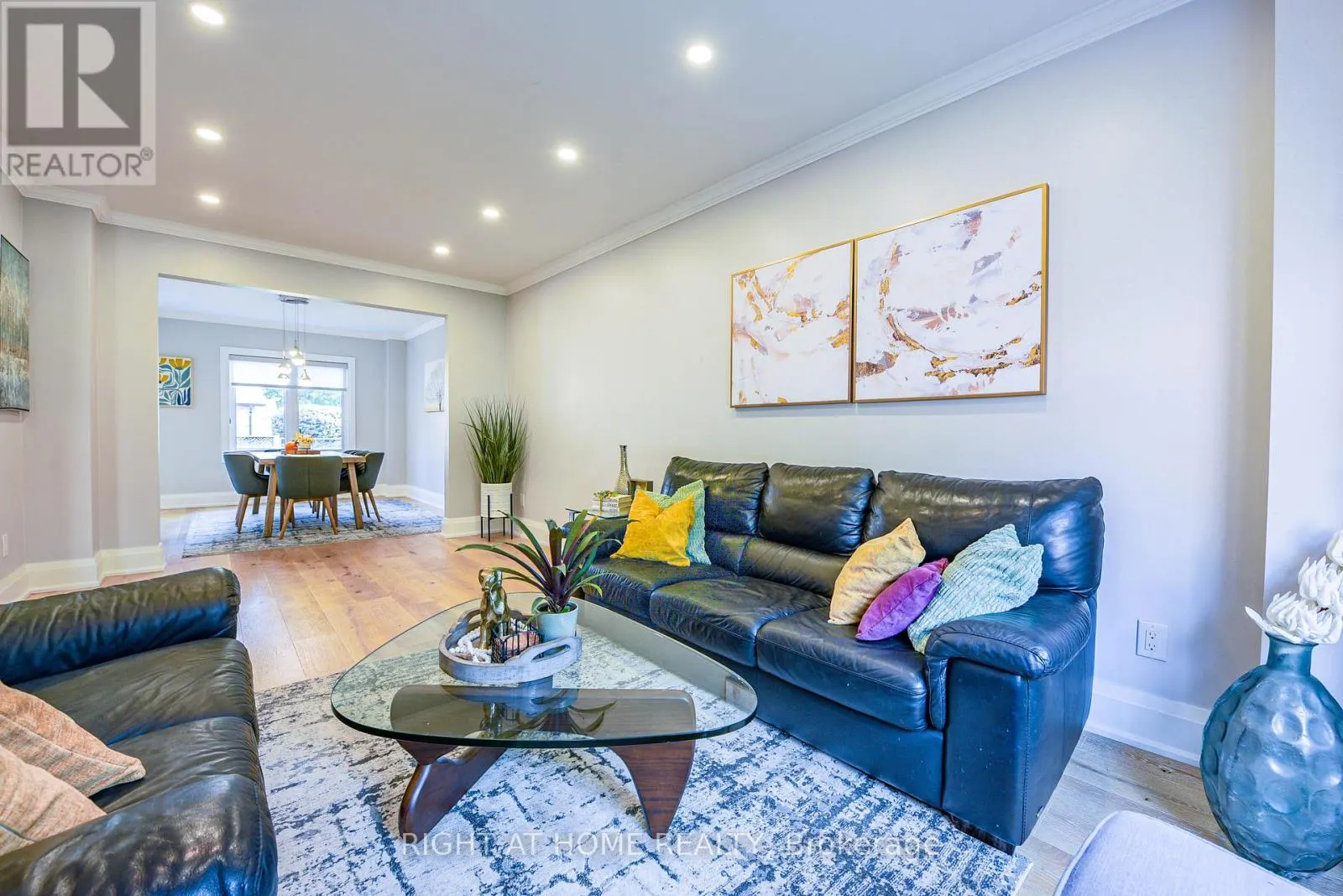 1517 QUEENSBURY CRESCENT