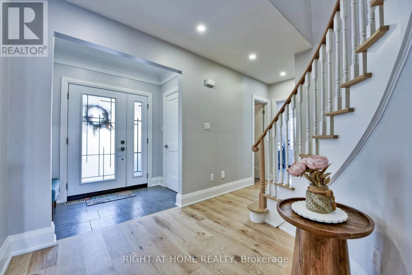 1517 QUEENSBURY CRESCENT