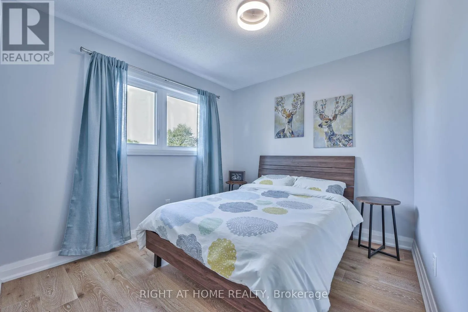 1517 QUEENSBURY CRESCENT