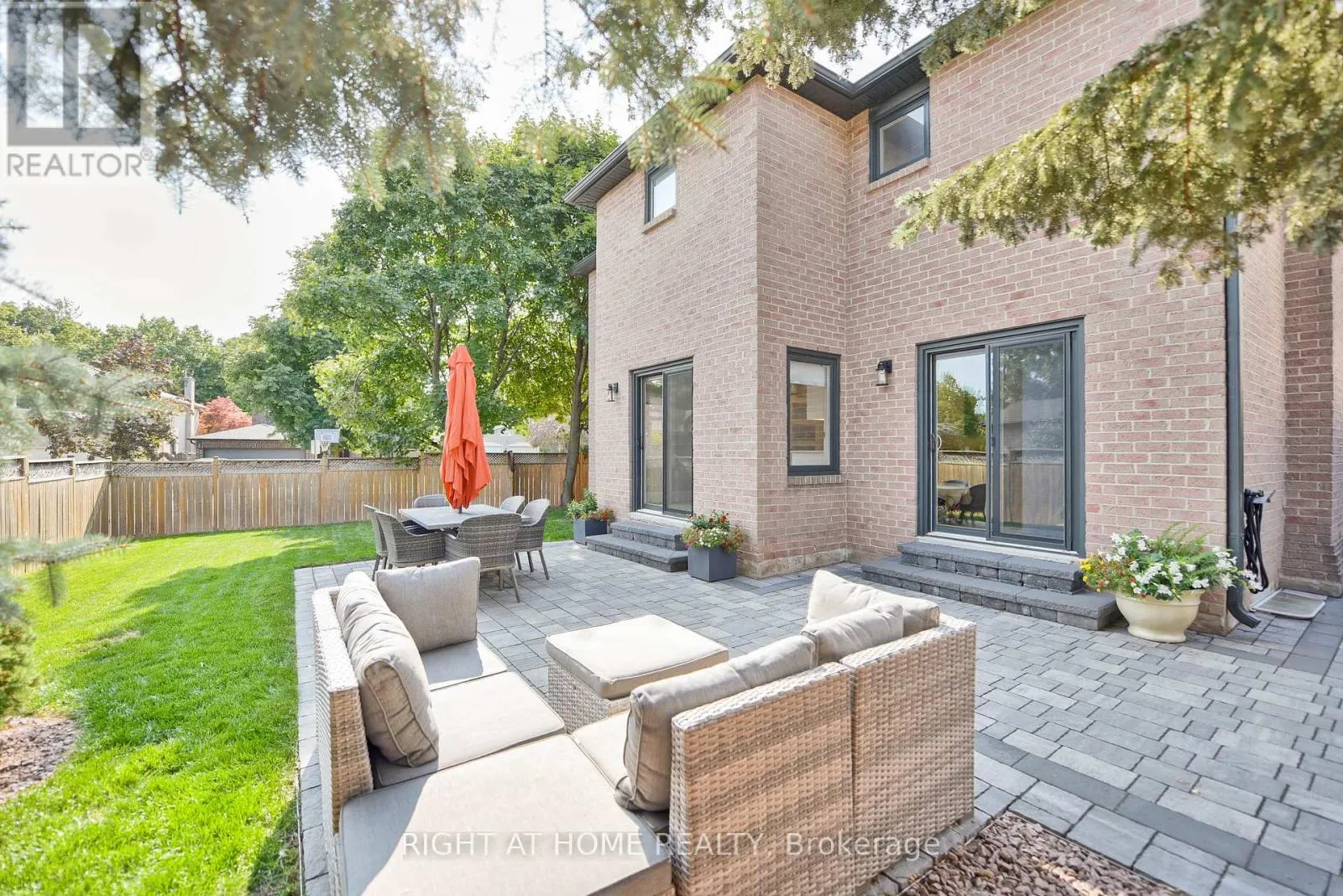 1517 QUEENSBURY CRESCENT
