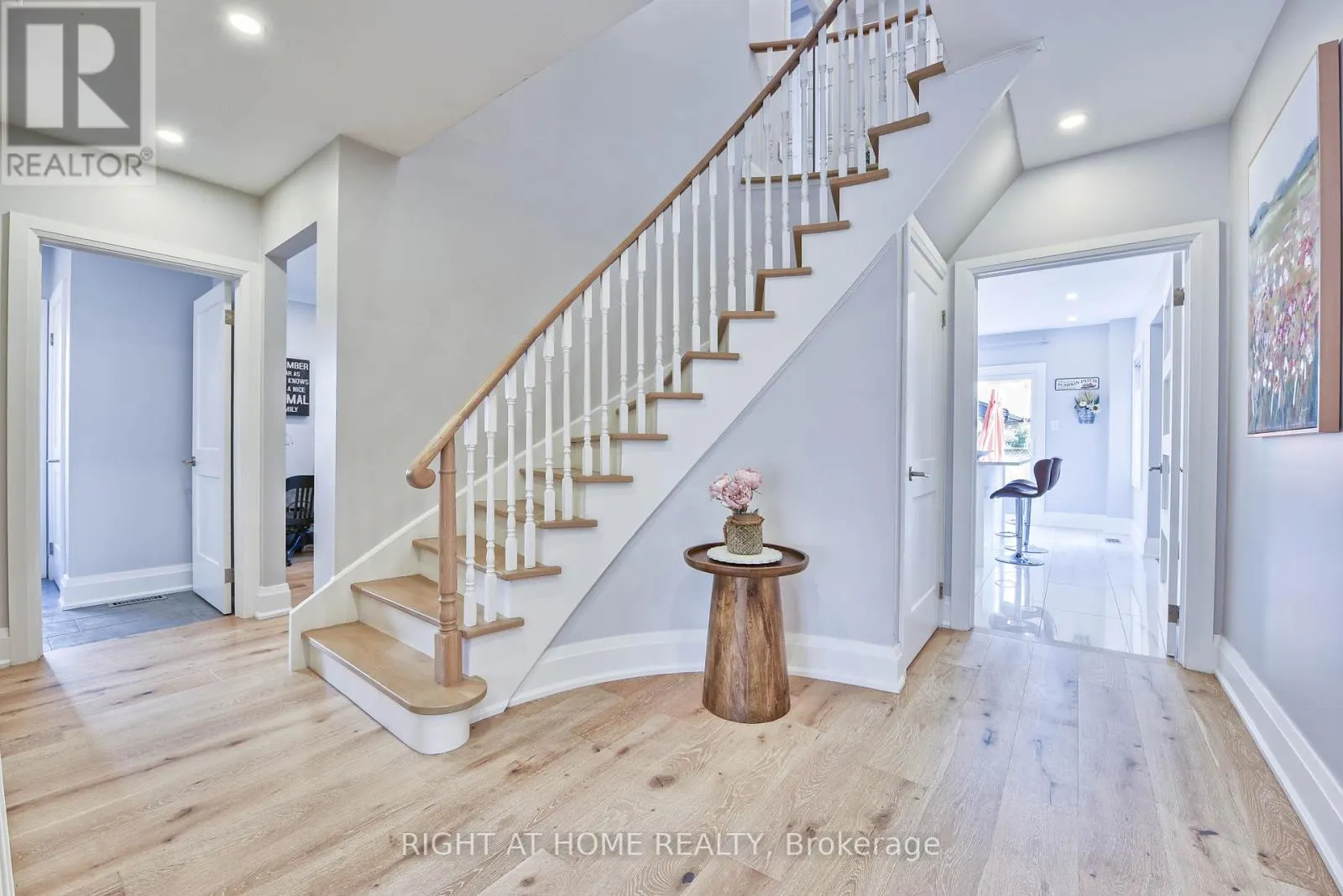 1517 QUEENSBURY CRESCENT