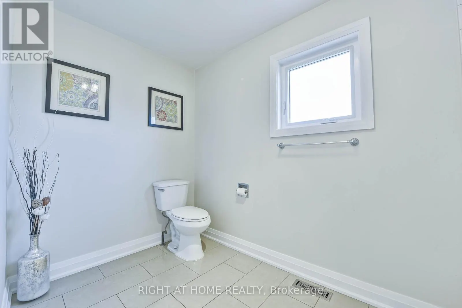 1517 QUEENSBURY CRESCENT