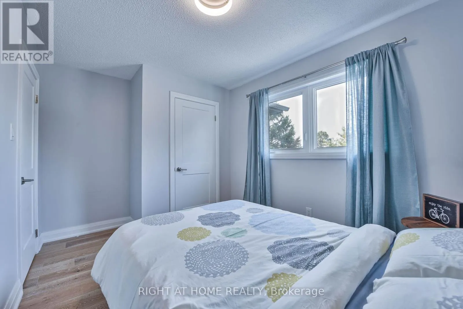 1517 QUEENSBURY CRESCENT