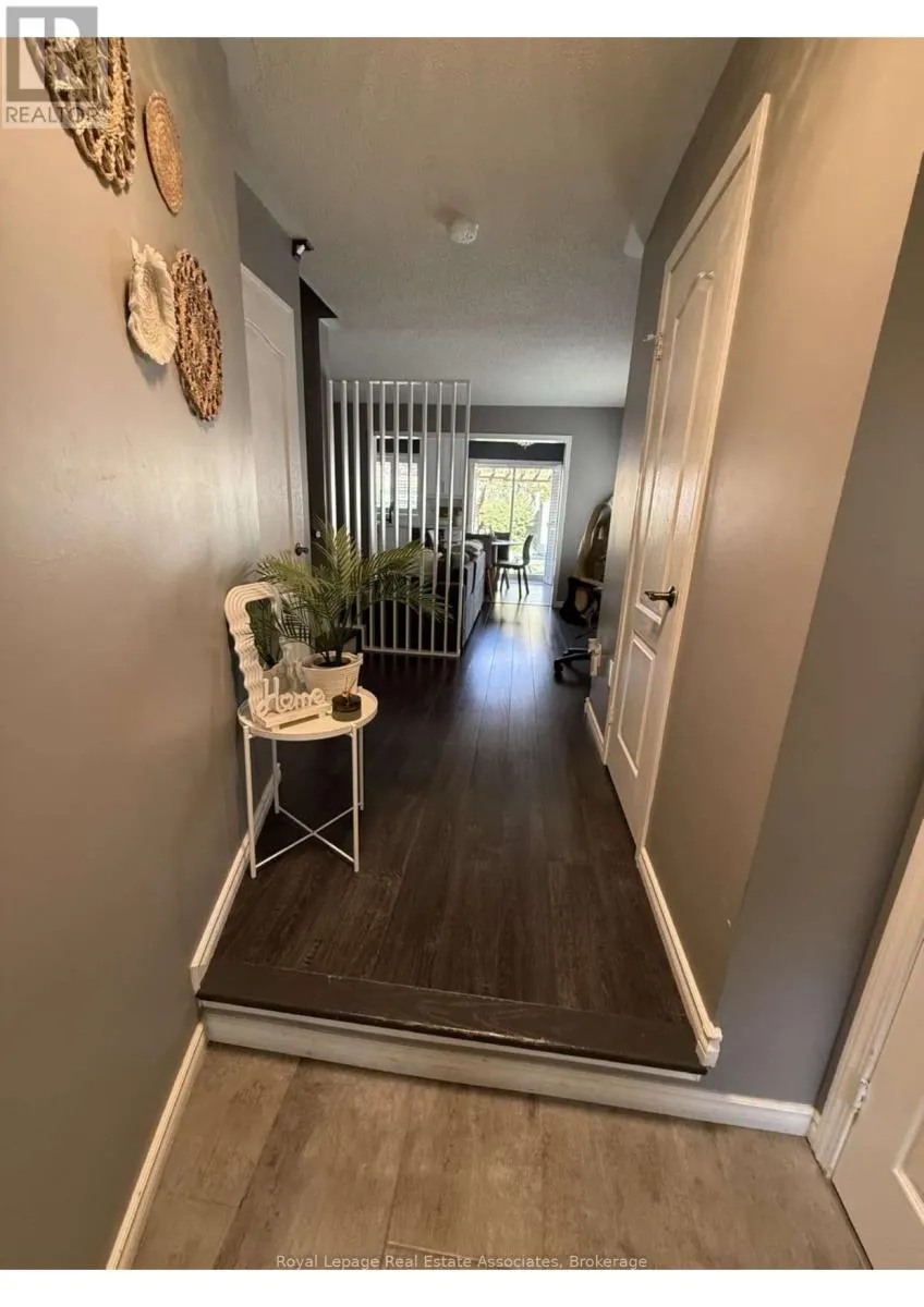 913 TAMBOURINE TERRACE