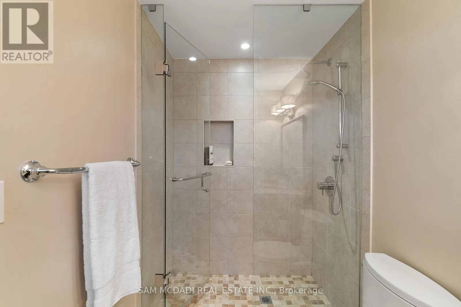 1383 WATERSEDGE ROAD