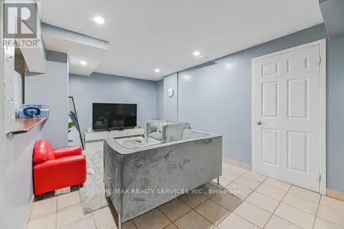 29 LENECK AVENUE