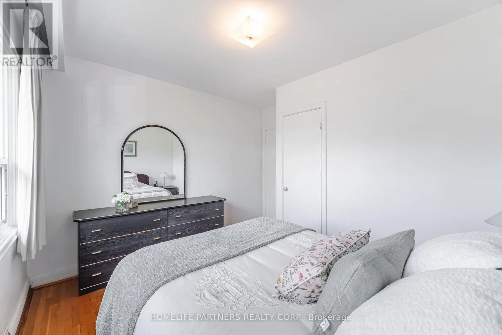 91 DENBIGH CRESCENT