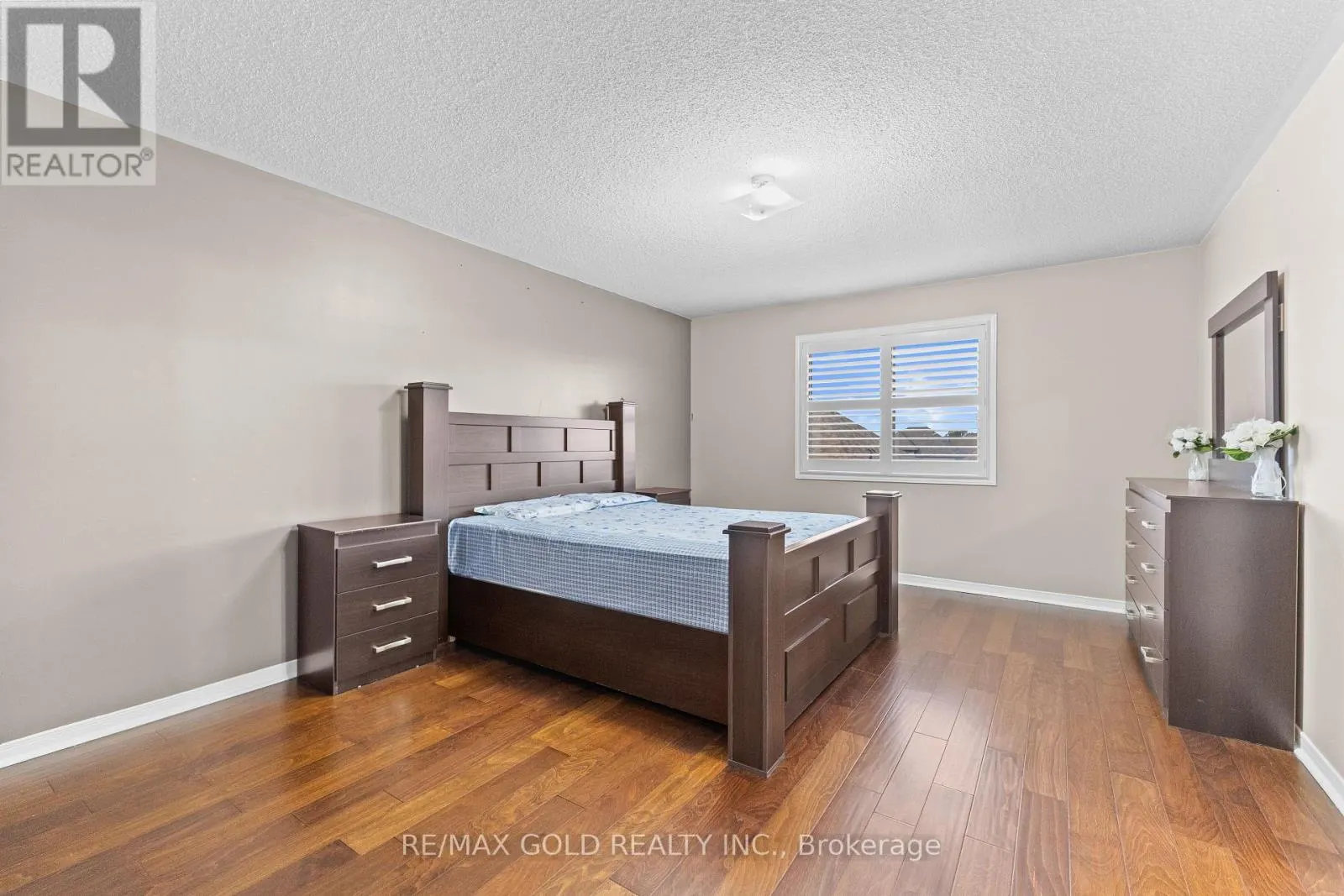 72 NEWINGTON CRESCENT