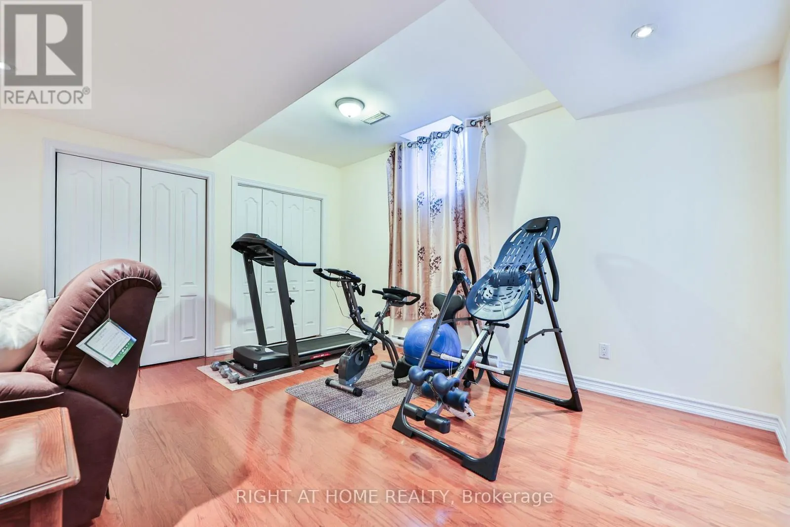 2435 VALLEY FOREST WAY