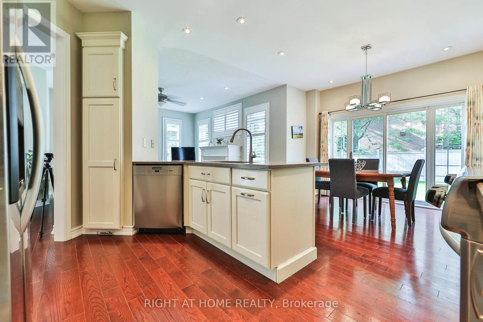 2435 VALLEY FOREST WAY
