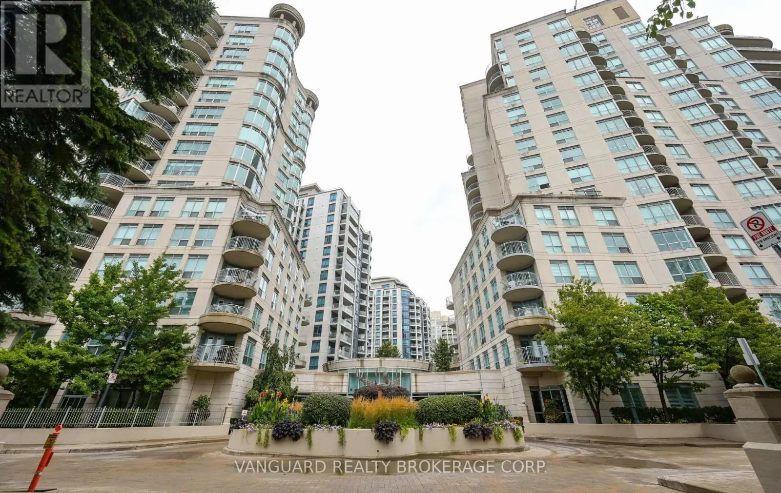 606 - 2111 LAKE SHORE BOULEVARD W