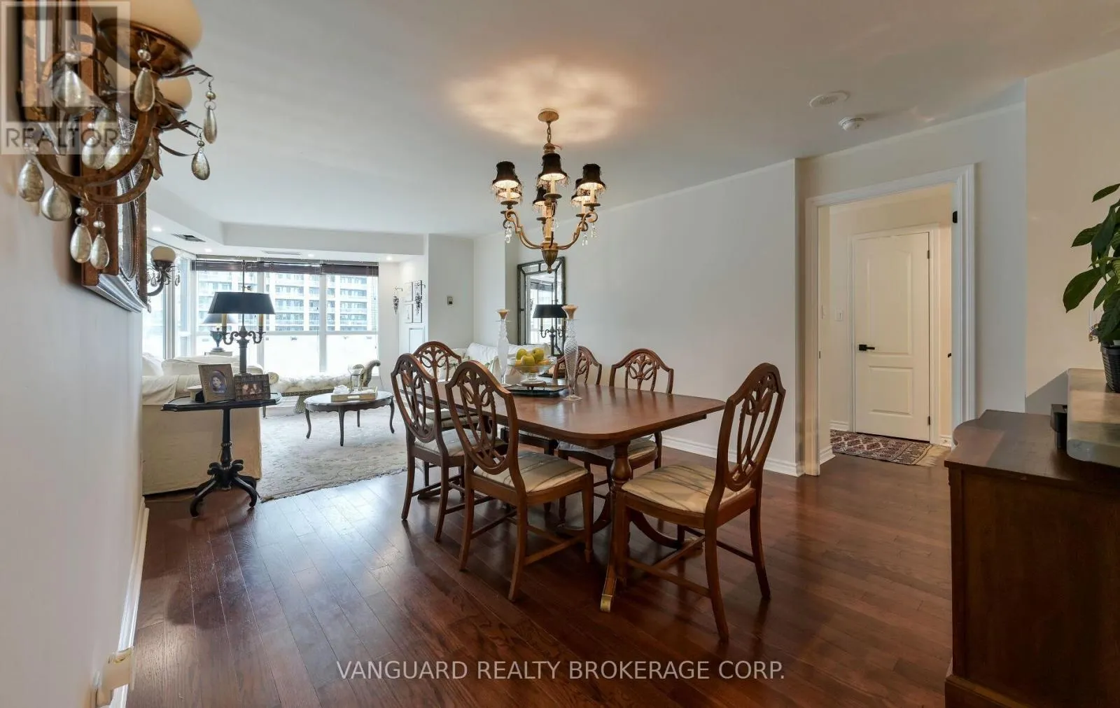 606 - 2111 LAKE SHORE BOULEVARD W