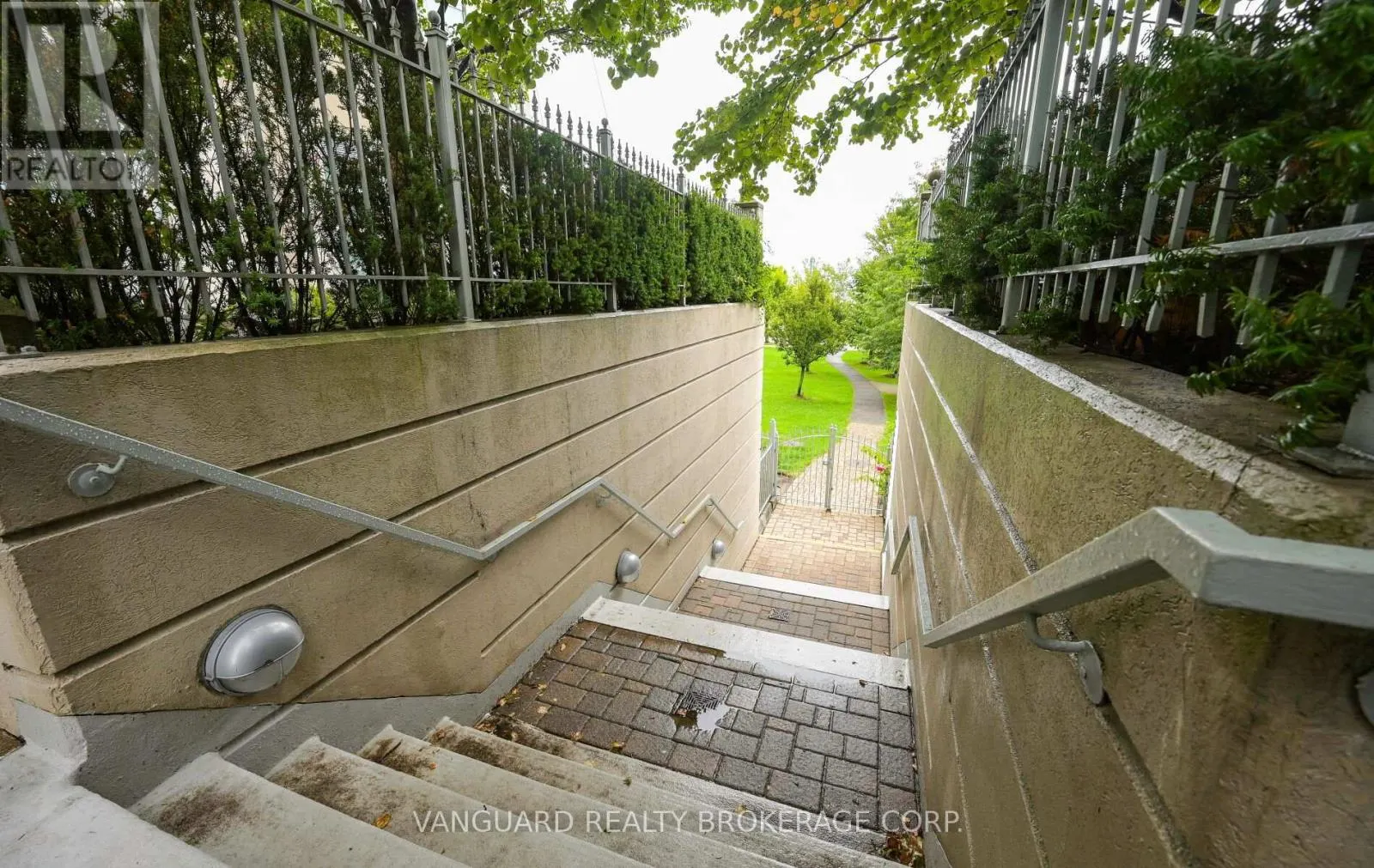 606 - 2111 LAKE SHORE BOULEVARD W