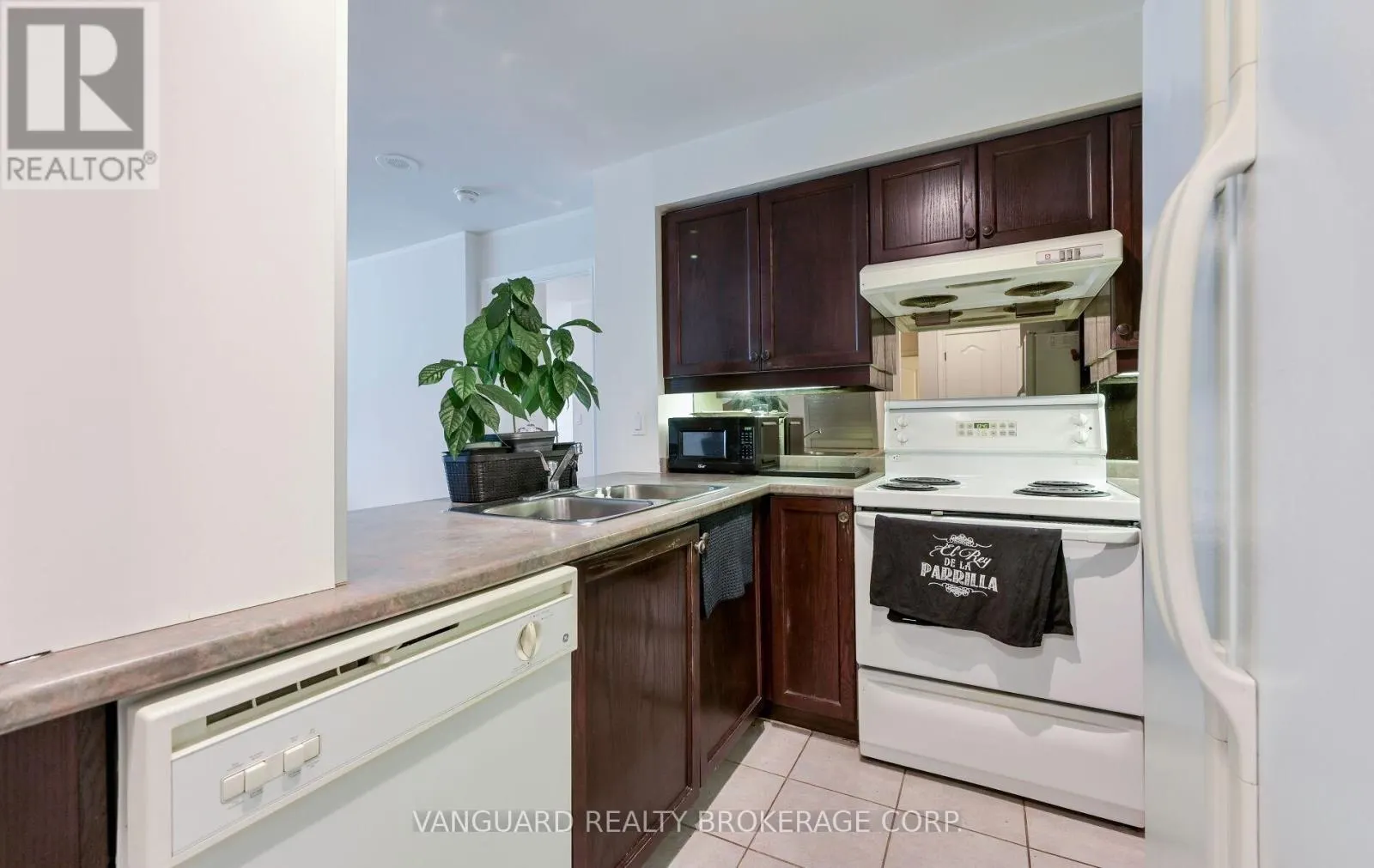 606 - 2111 LAKE SHORE BOULEVARD W