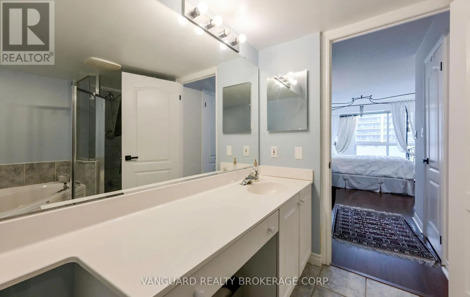 606 - 2111 LAKE SHORE BOULEVARD W