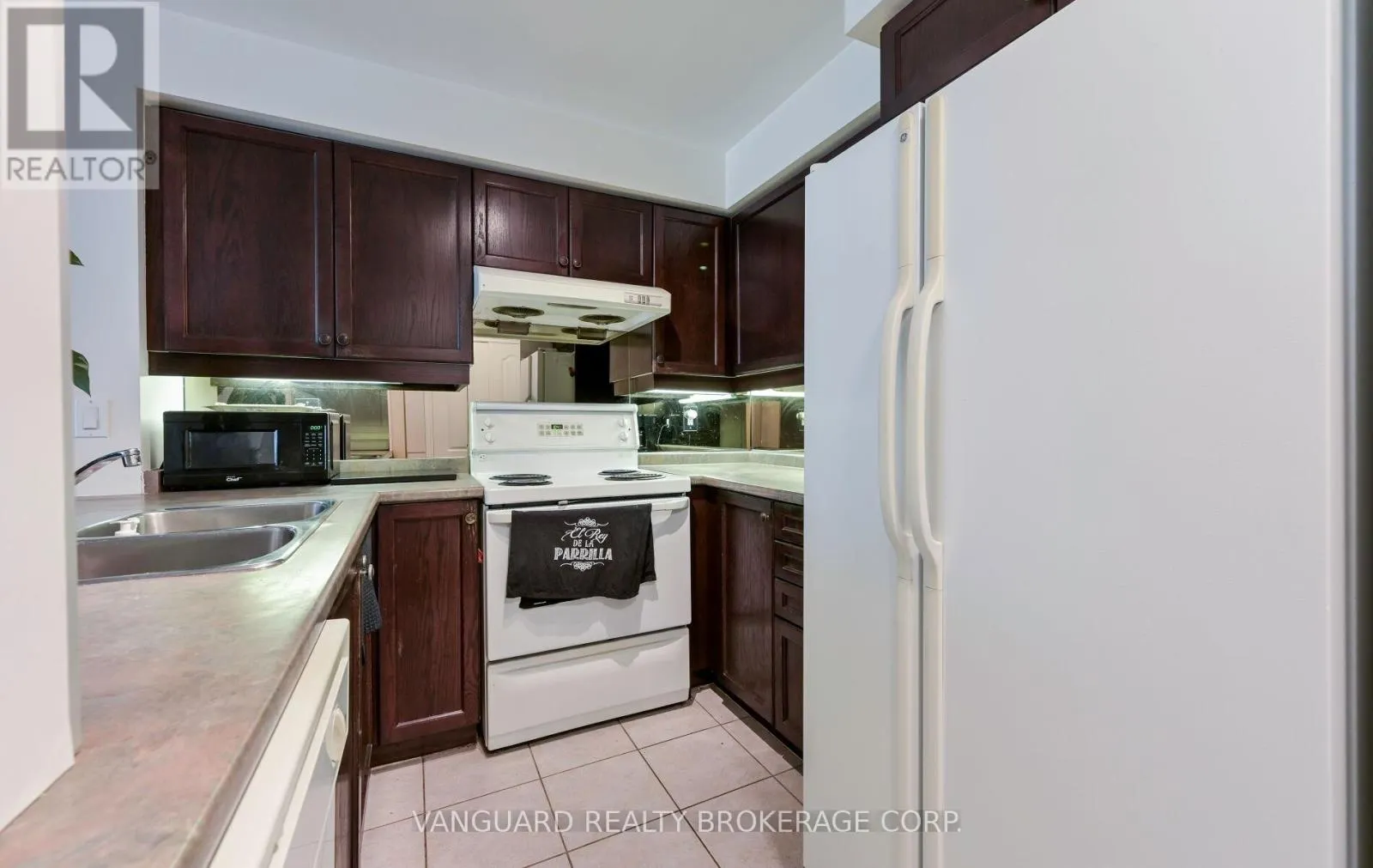 606 - 2111 LAKE SHORE BOULEVARD W