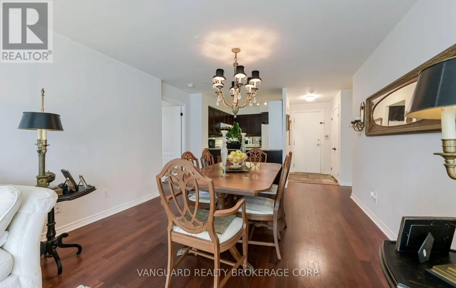 606 - 2111 LAKE SHORE BOULEVARD W