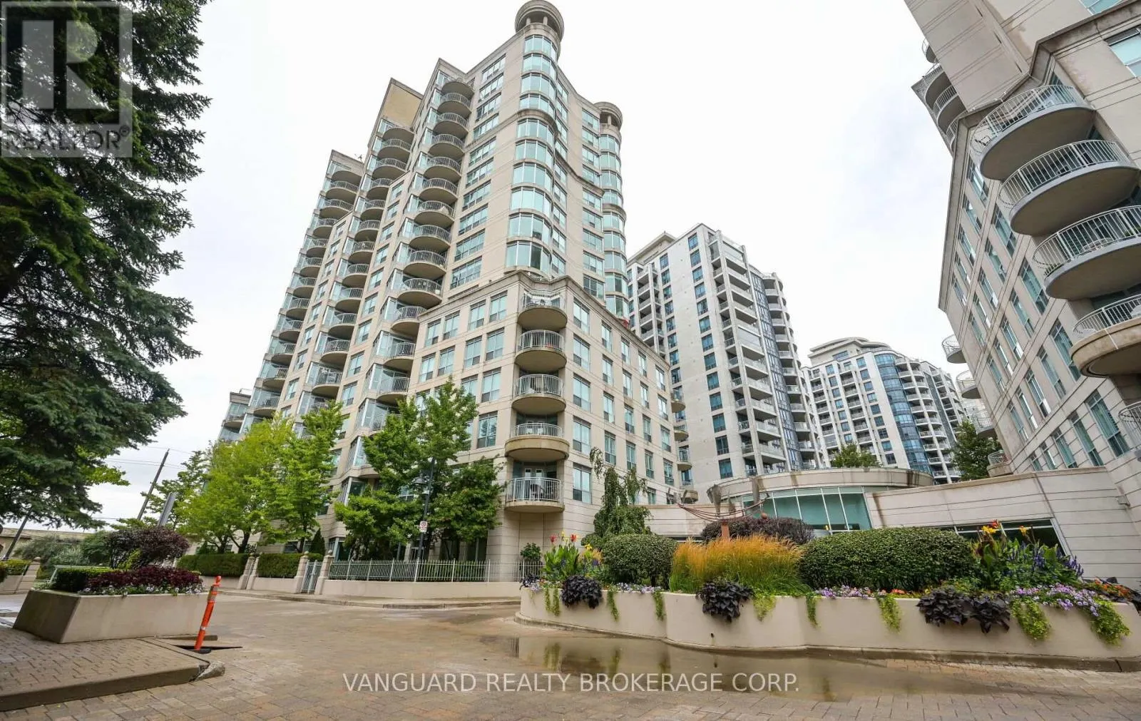 606 - 2111 LAKE SHORE BOULEVARD W