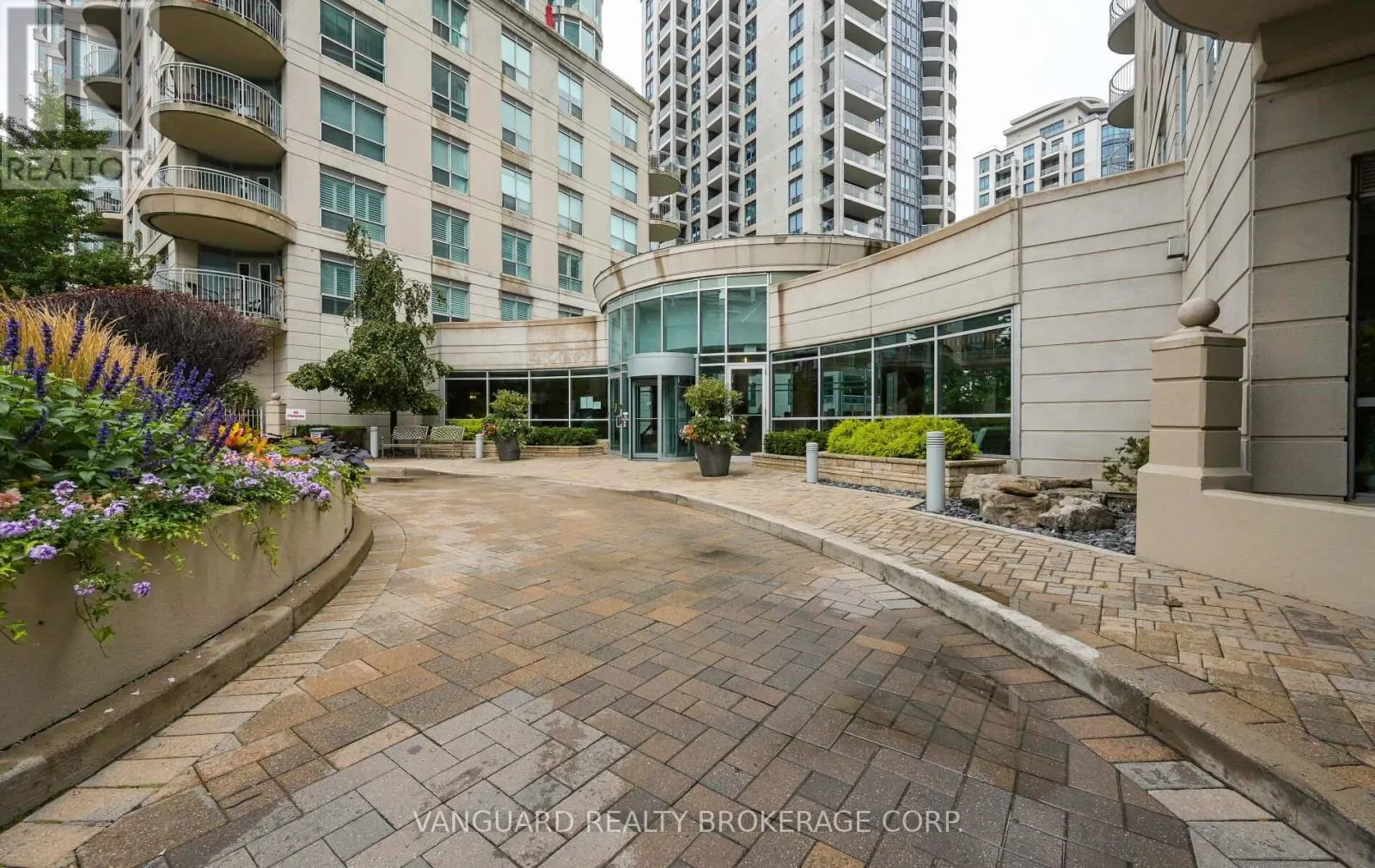 606 - 2111 LAKE SHORE BOULEVARD W