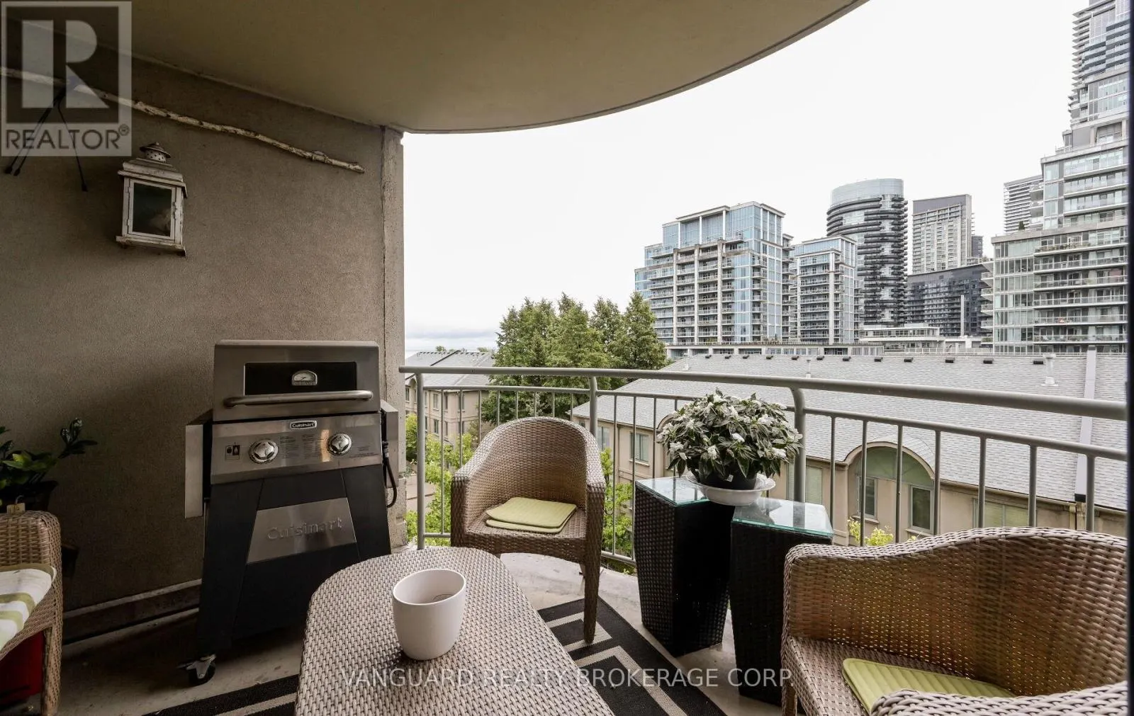 606 - 2111 LAKE SHORE BOULEVARD W