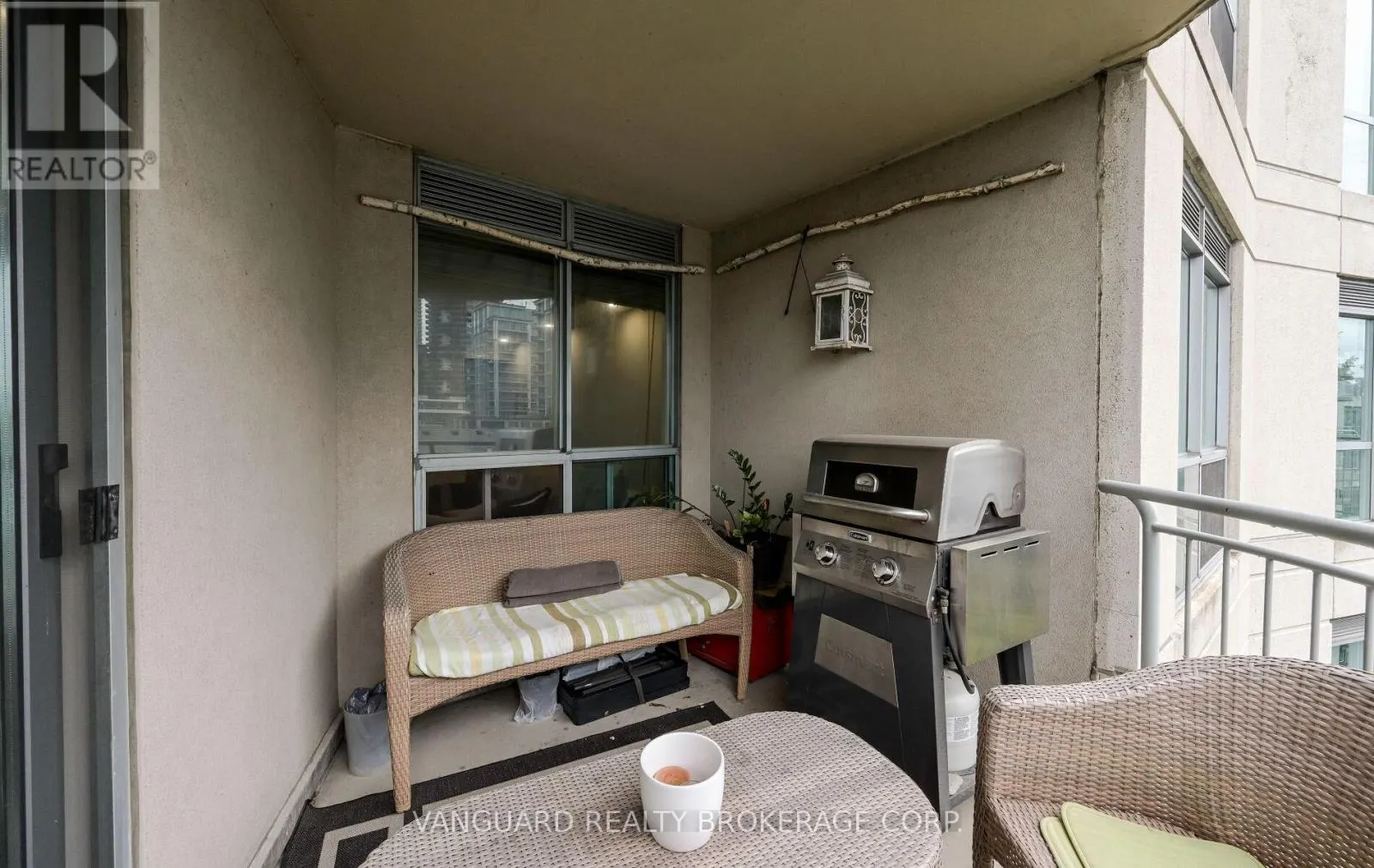 606 - 2111 LAKE SHORE BOULEVARD W