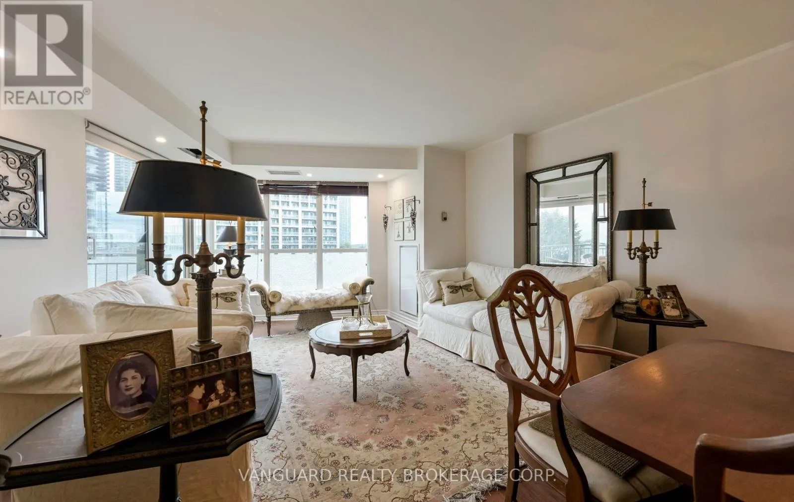 606 - 2111 LAKE SHORE BOULEVARD W