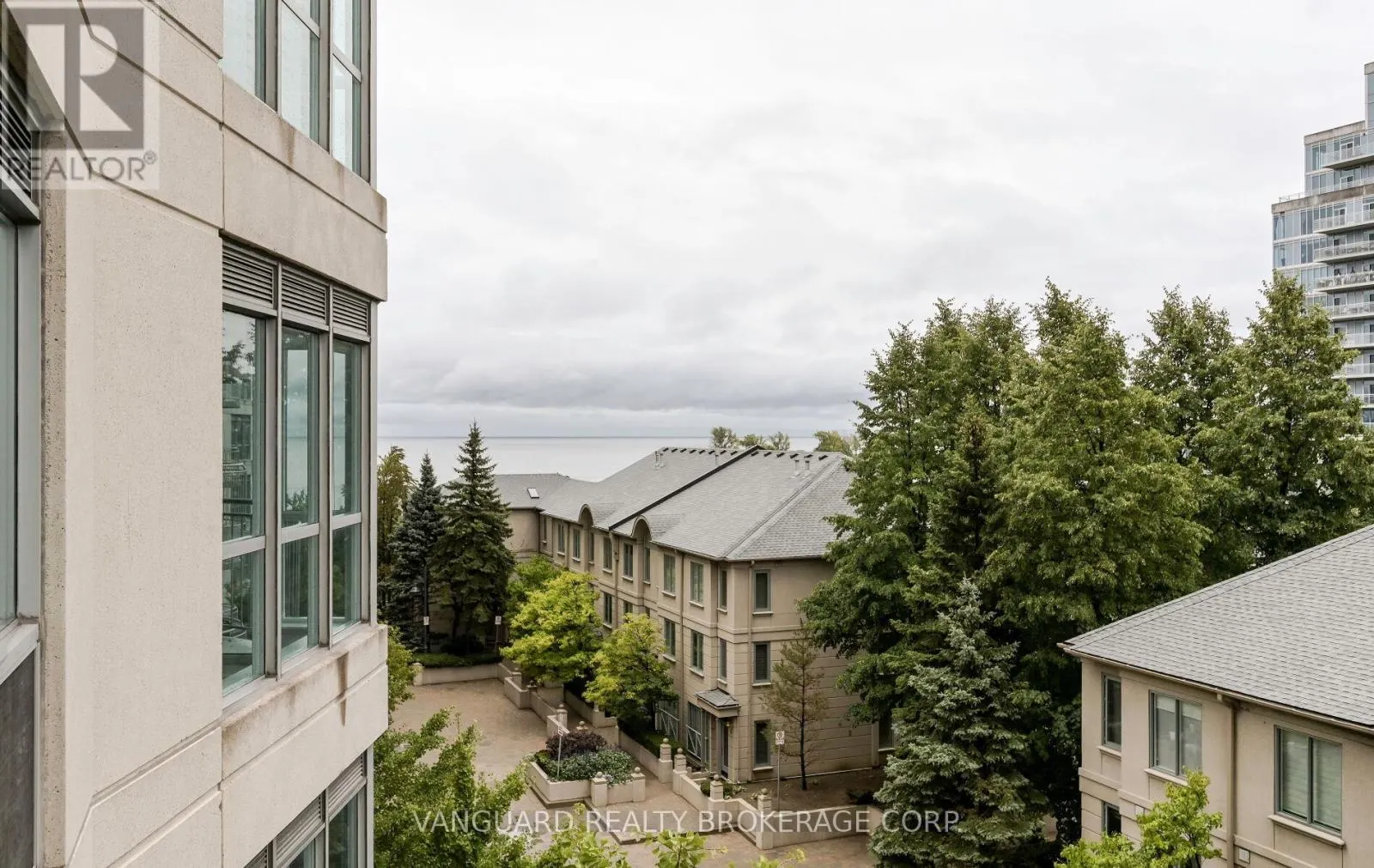 606 - 2111 LAKE SHORE BOULEVARD W