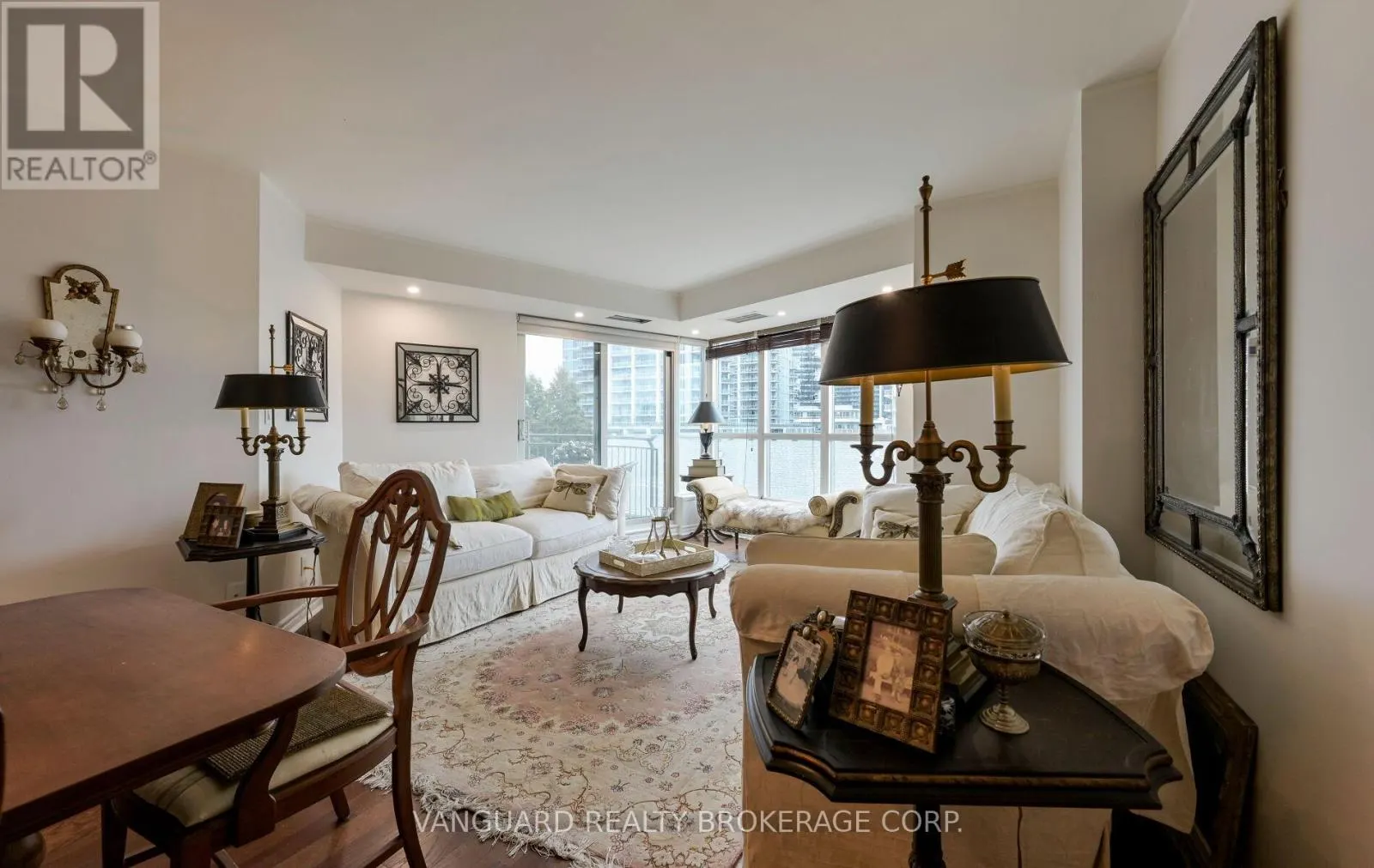 606 - 2111 LAKE SHORE BOULEVARD W