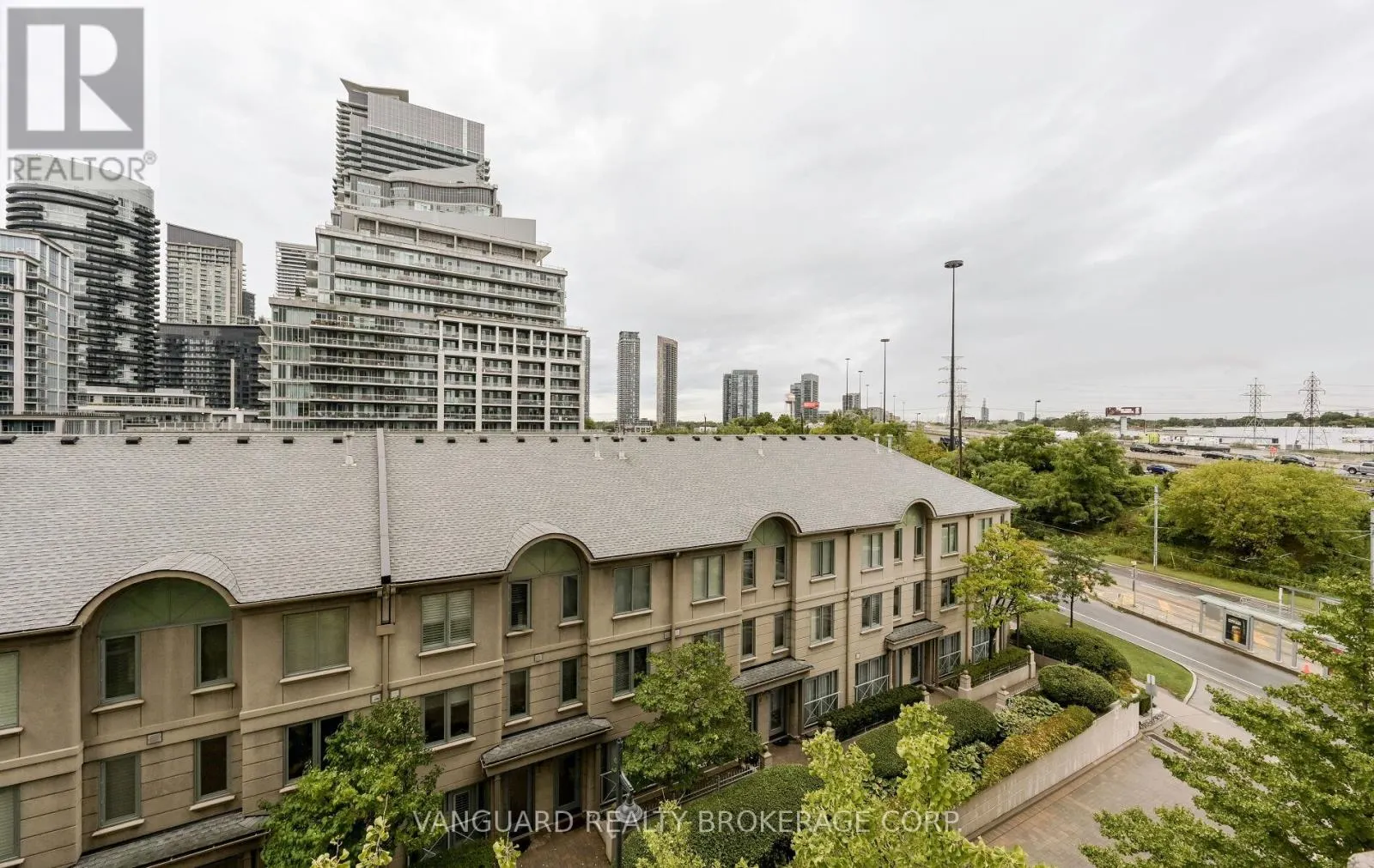606 - 2111 LAKE SHORE BOULEVARD W