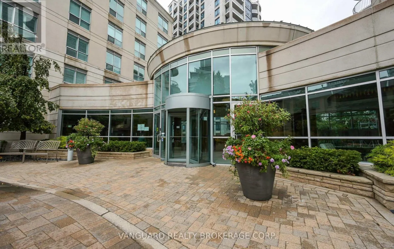 606 - 2111 LAKE SHORE BOULEVARD W